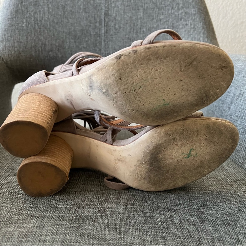 Jeffrey campbell Despina Suede Strappy Tassel Round Heel Womens Sandals Size 8.5 - Picture 3 of 8